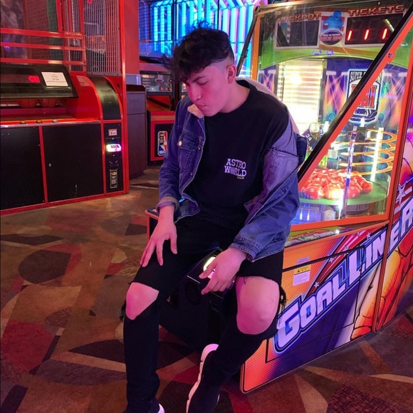 Meet your Posher, Jeremiah - Picture 1 of 1